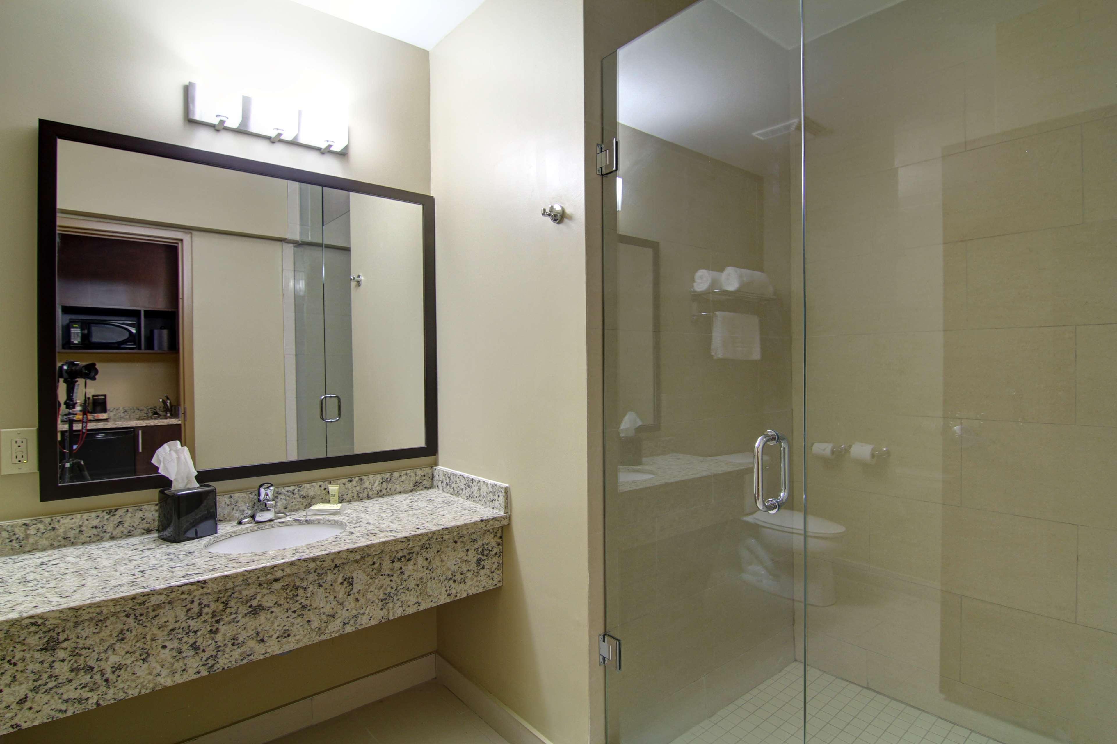 Best Western Plus Bowmanville Exterior foto