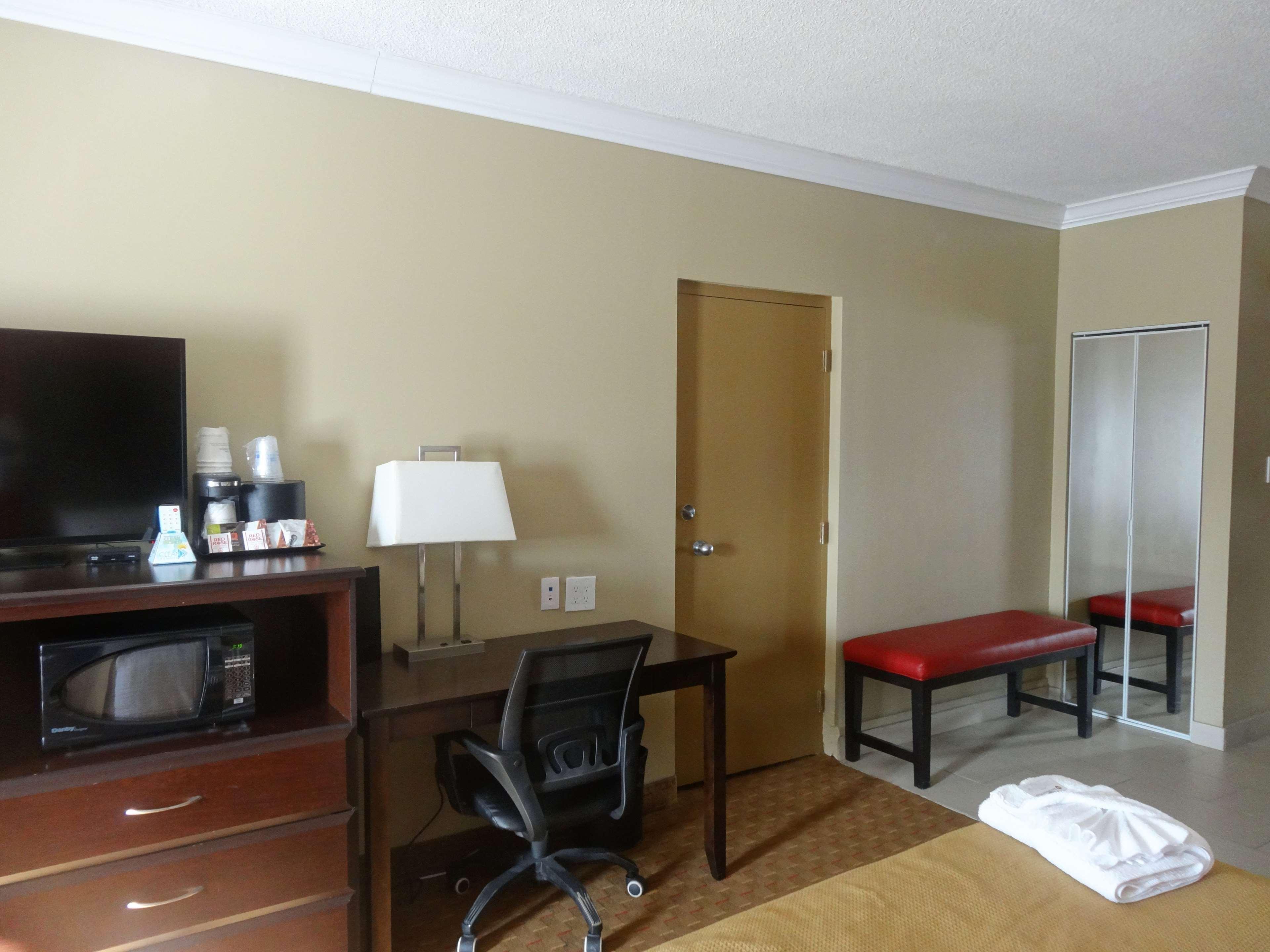 Best Western Plus Bowmanville Exterior foto